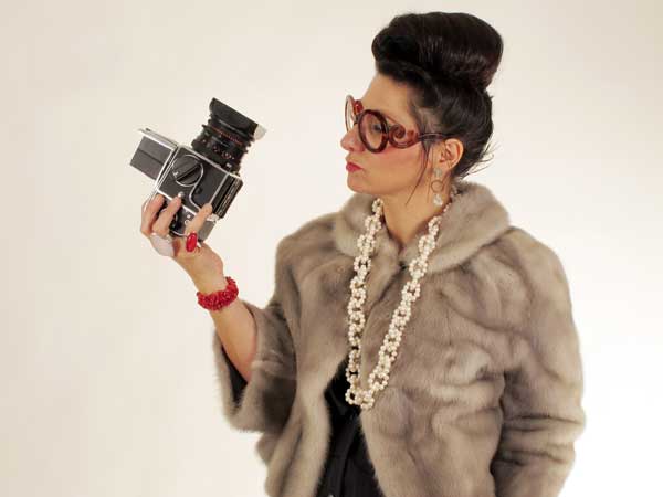 Gracie-Opulanza-Wearing-Vintage-Fashion-70