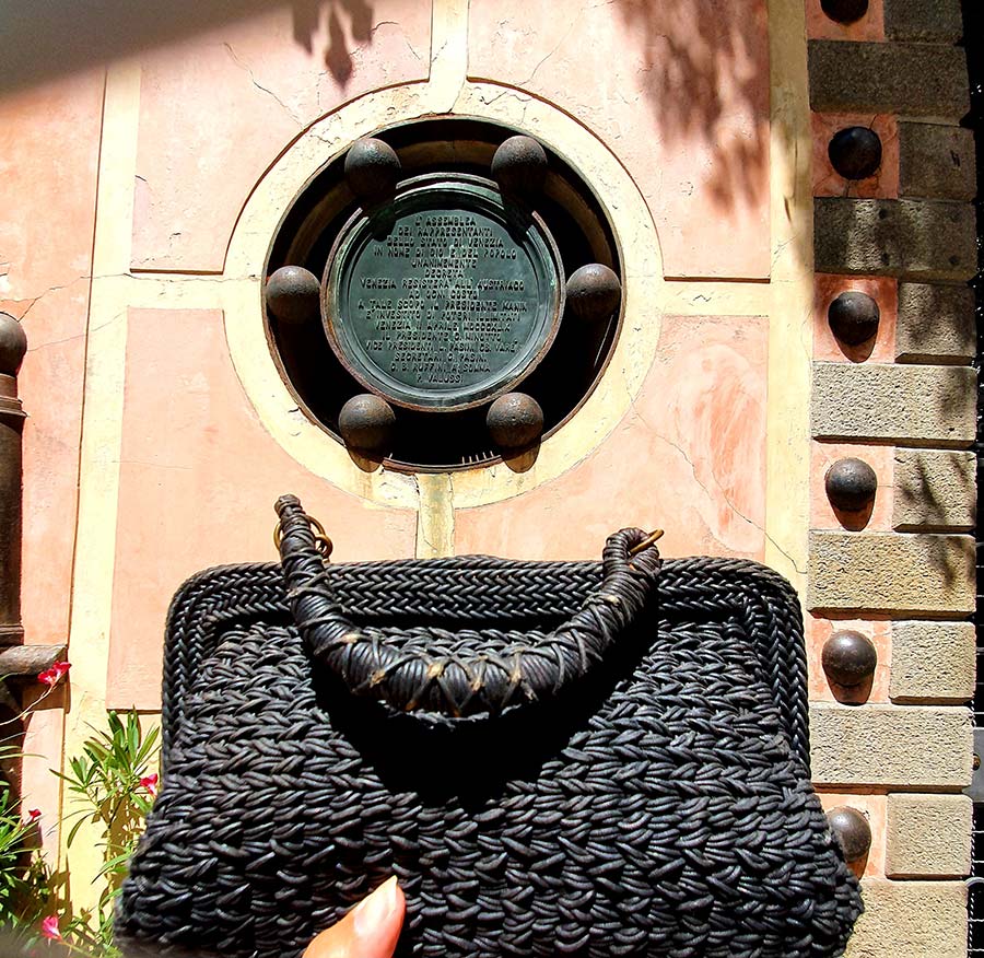 Roberta Di Camerino Gondola clutch bags venice vintage interwoven leather lace